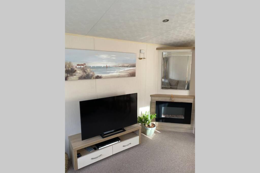 Modern Static Holiday Home Only 7 Miles From York Sleeps 6 * York