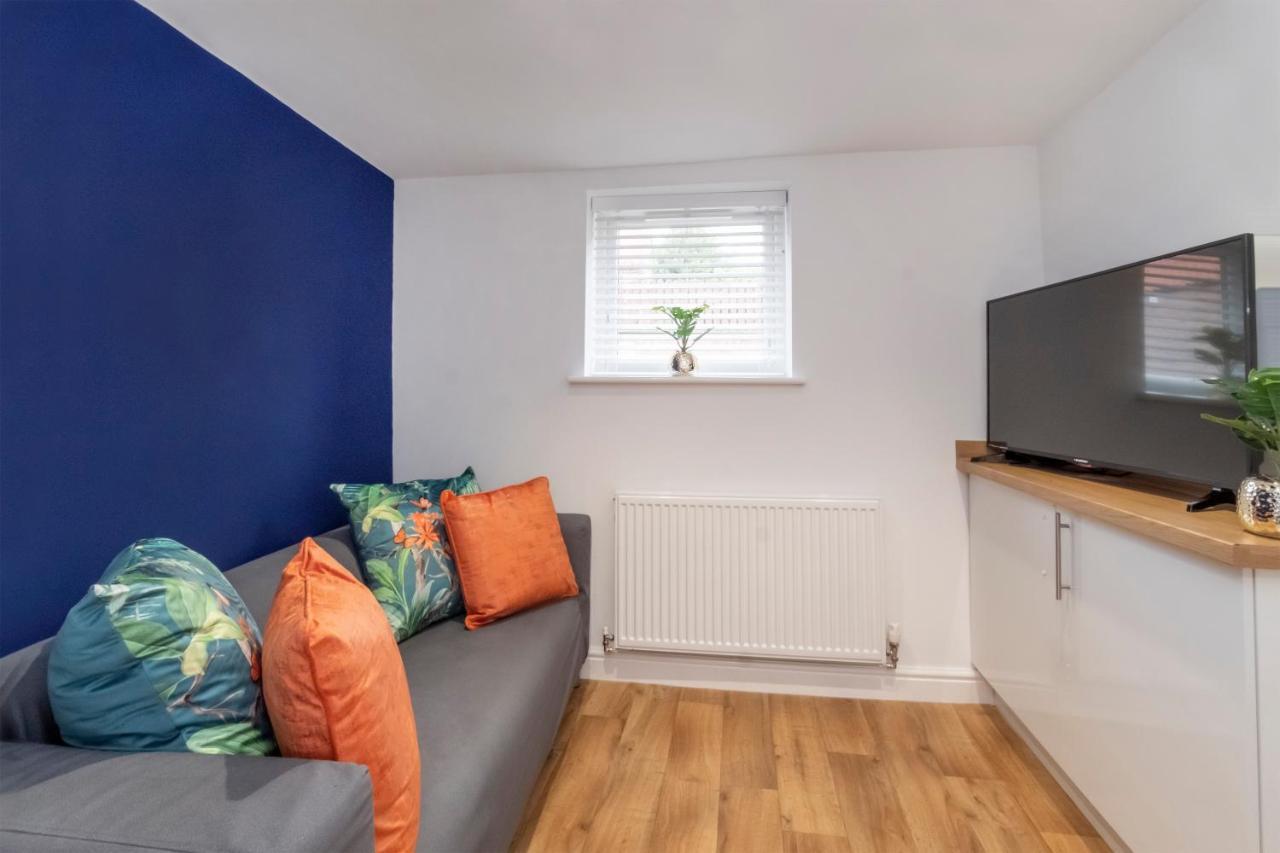 Henry Court 1 *