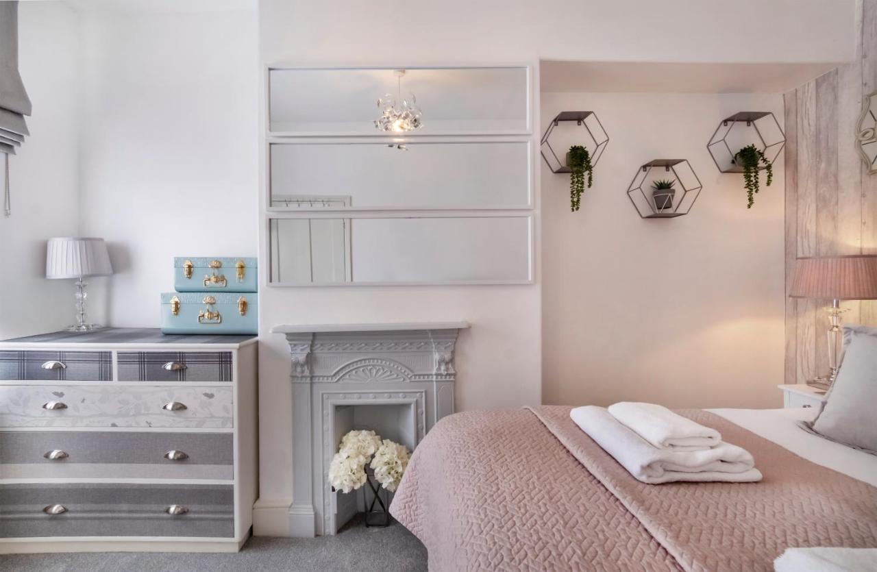 Amberley House, - With Hot Tub -free Parking * York