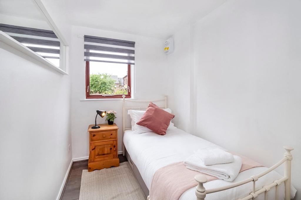30 Fewster Way