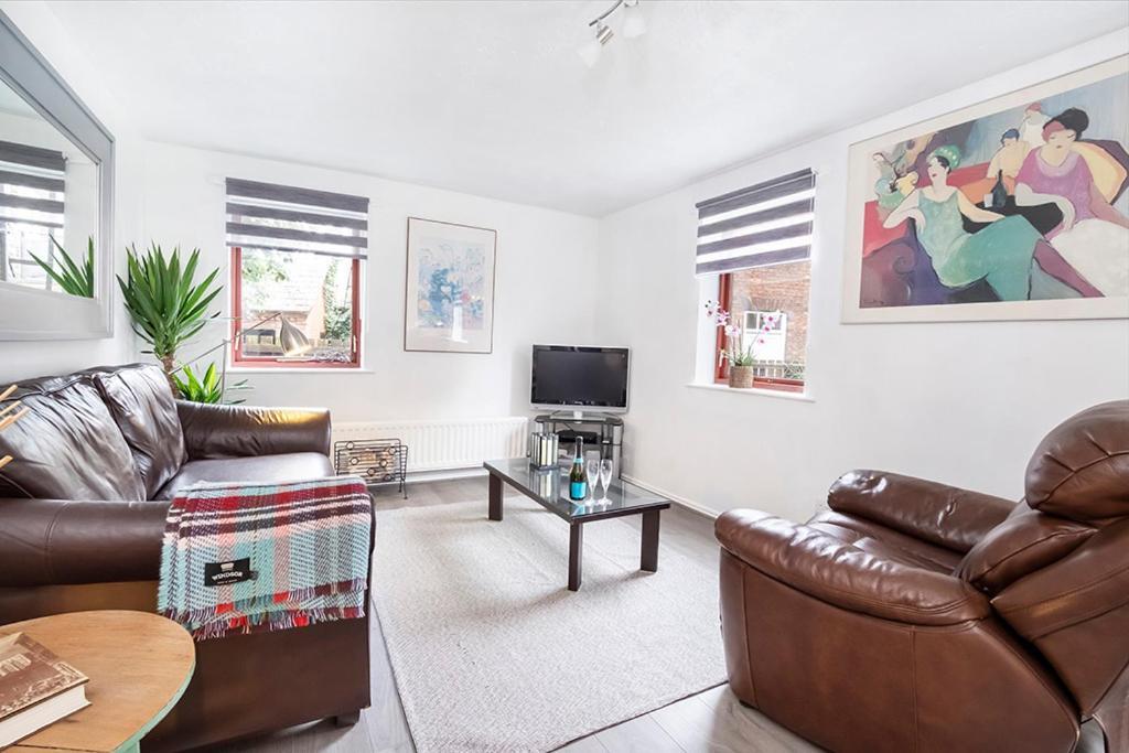 30 Fewster Way