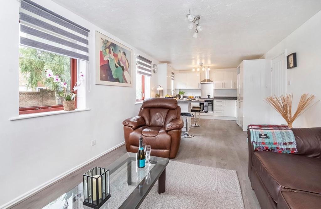 30 Fewster Way York