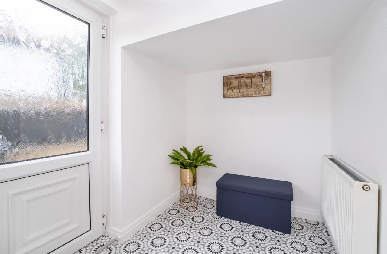 Stylish Hot Tub House With Free Parking! York