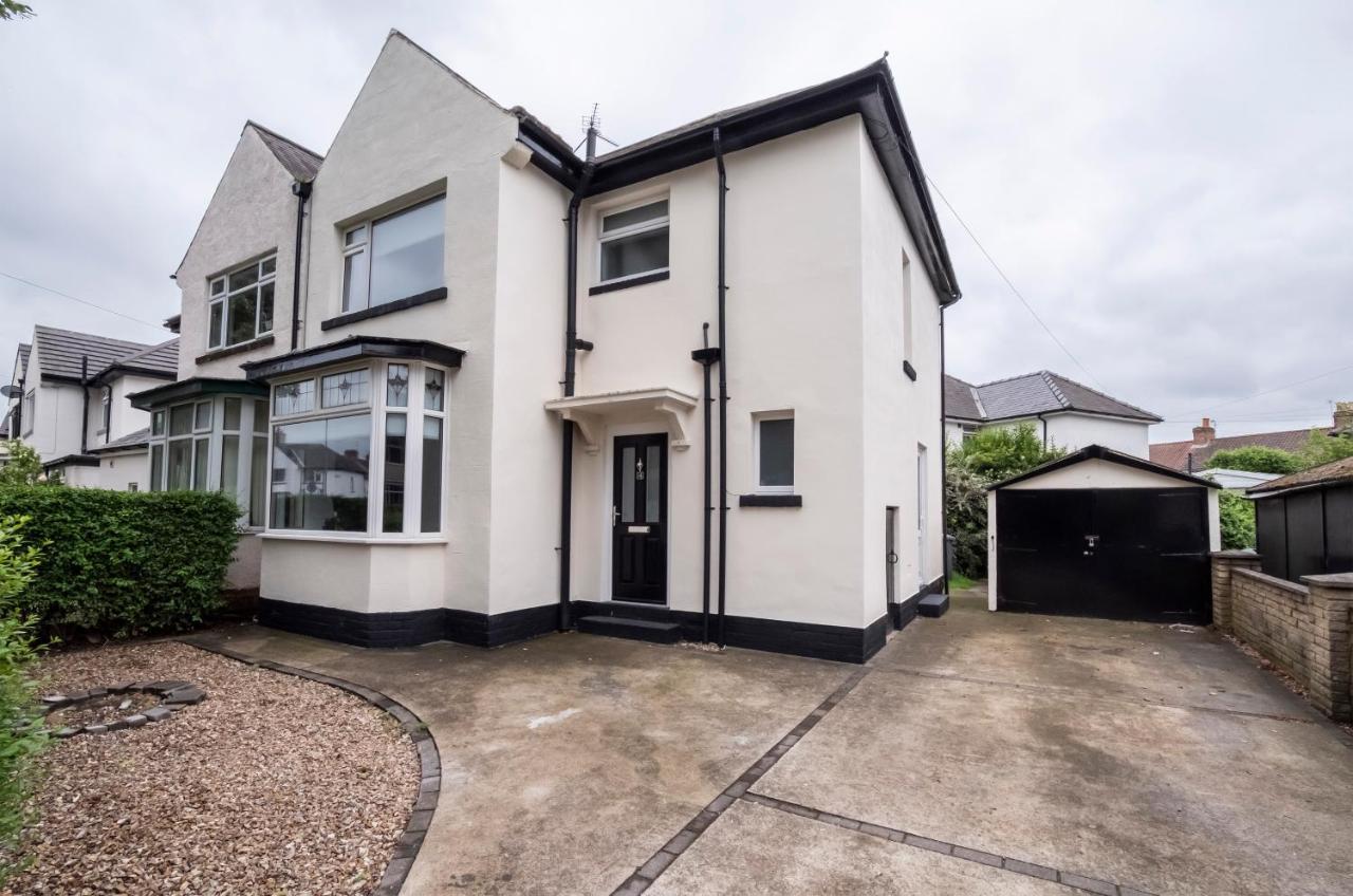 Stylish Hot Tub House With Free Parking! Holiday home York