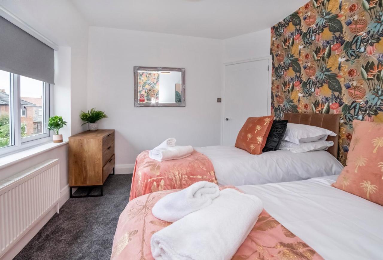 Stylish Hot Tub House With Free Parking! * York