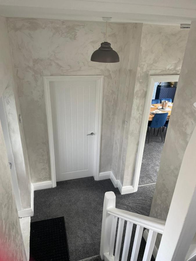 Stylish Hot Tub House With Free Parking! Holiday home *