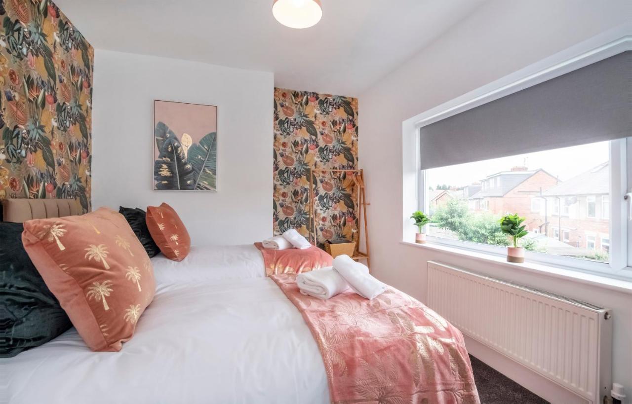Stylish Hot Tub House With Free Parking! Holiday home York