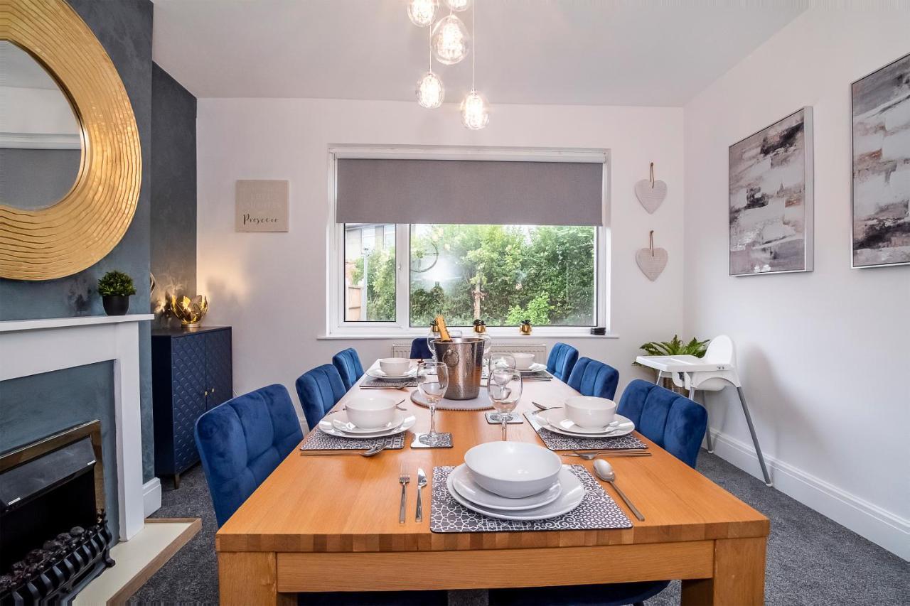 Stylish Hot Tub House With Free Parking! Holiday home York