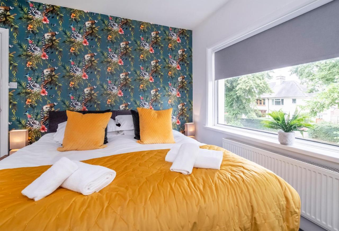 Stylish Hot Tub House With Free Parking! Holiday home *