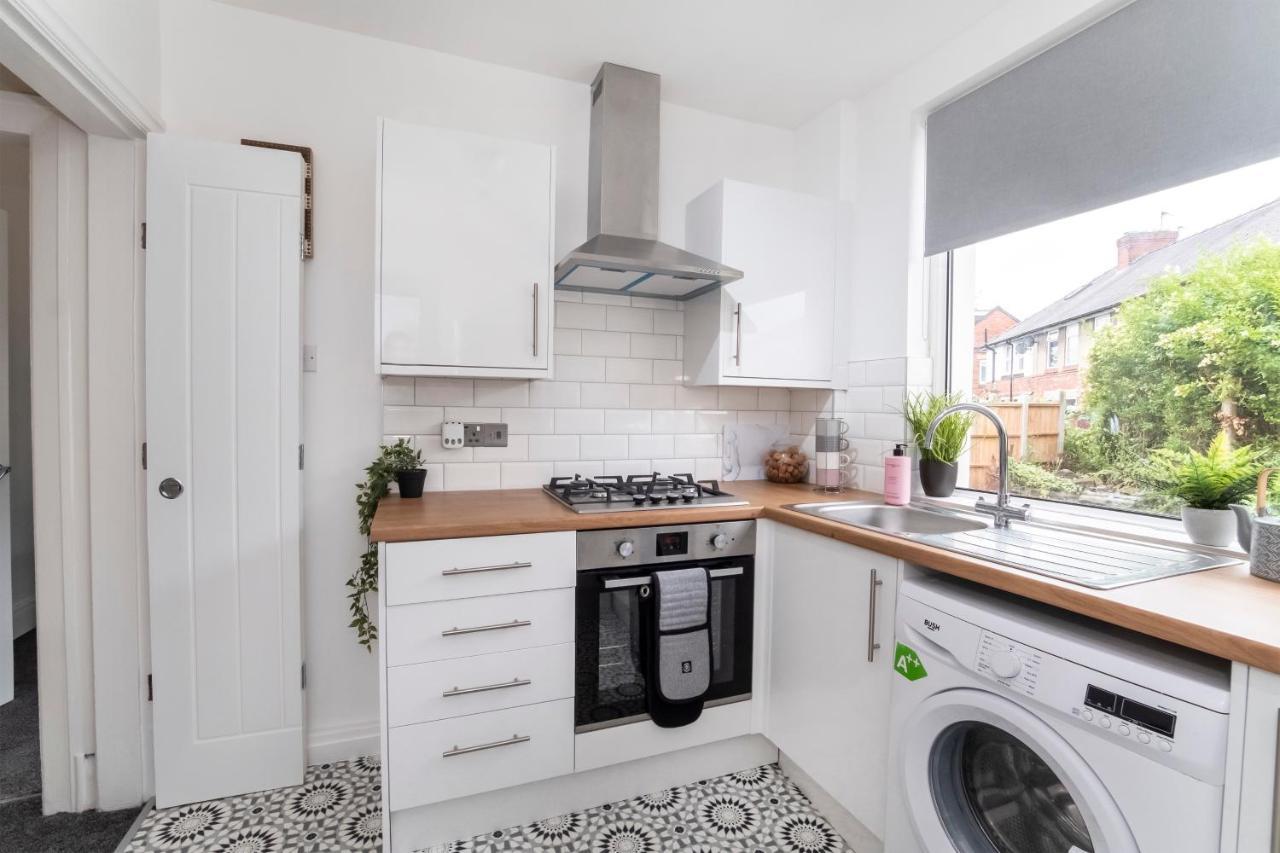 Stylish Hot Tub House With Free Parking!