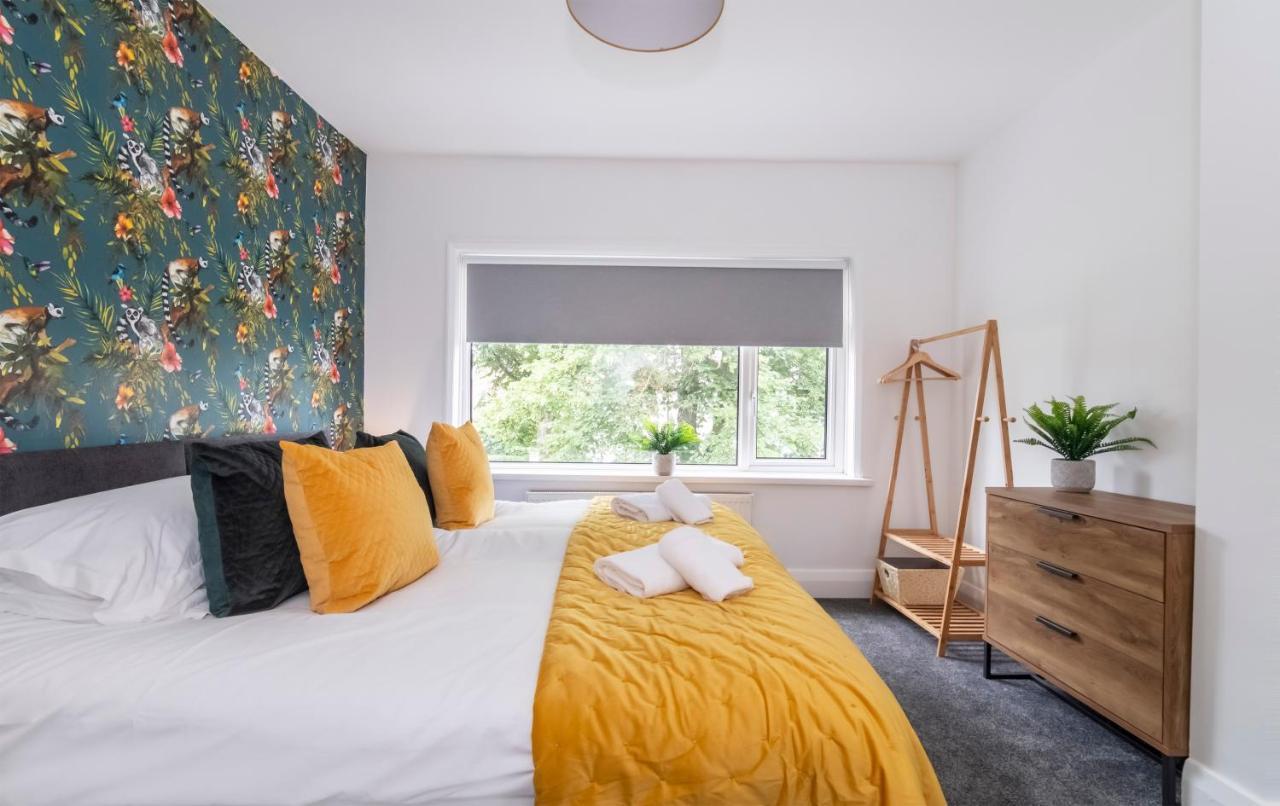 Stylish Hot Tub House With Free Parking! York