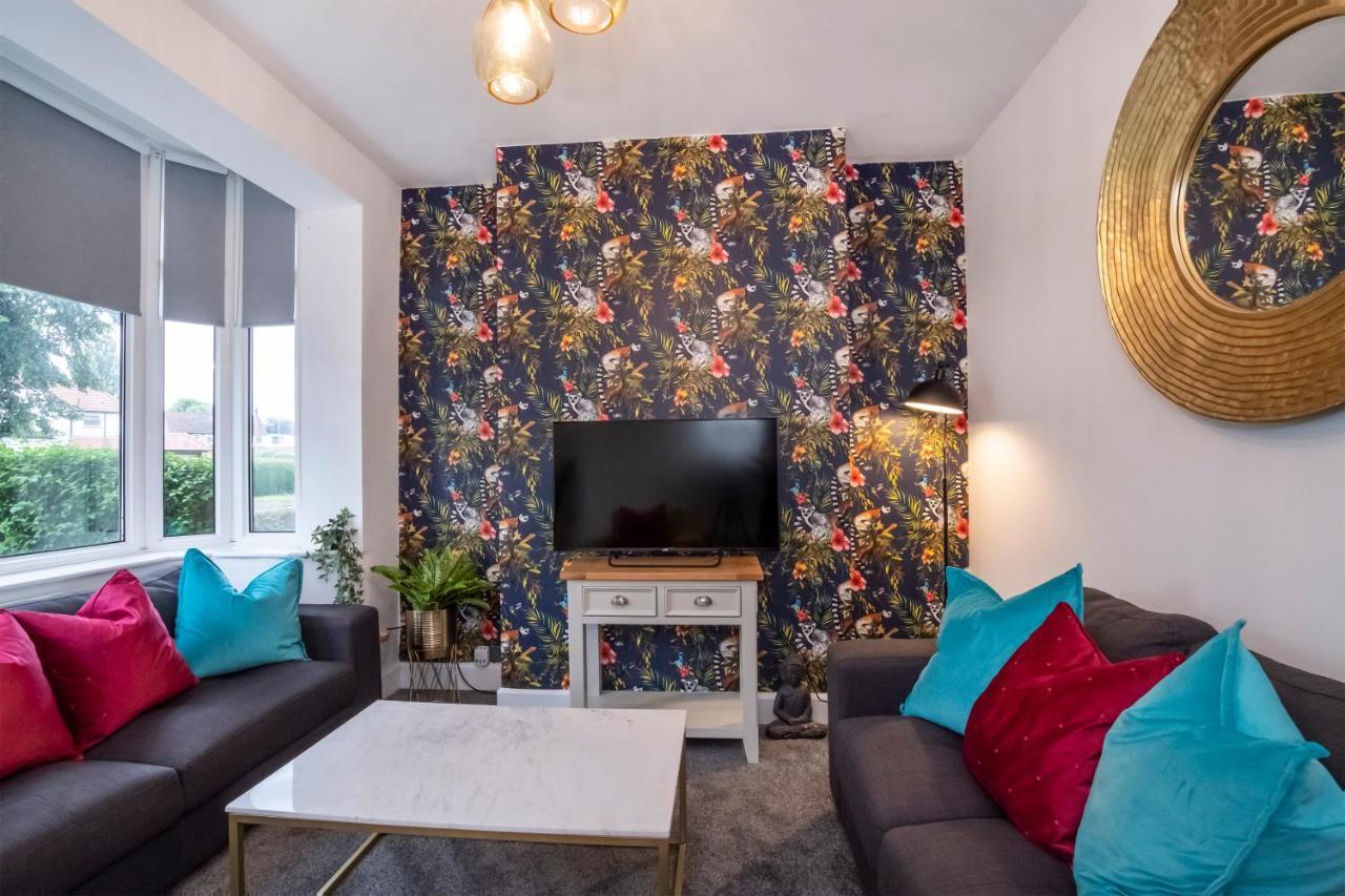 Holiday home Stylish Hot Tub House With Free Parking!