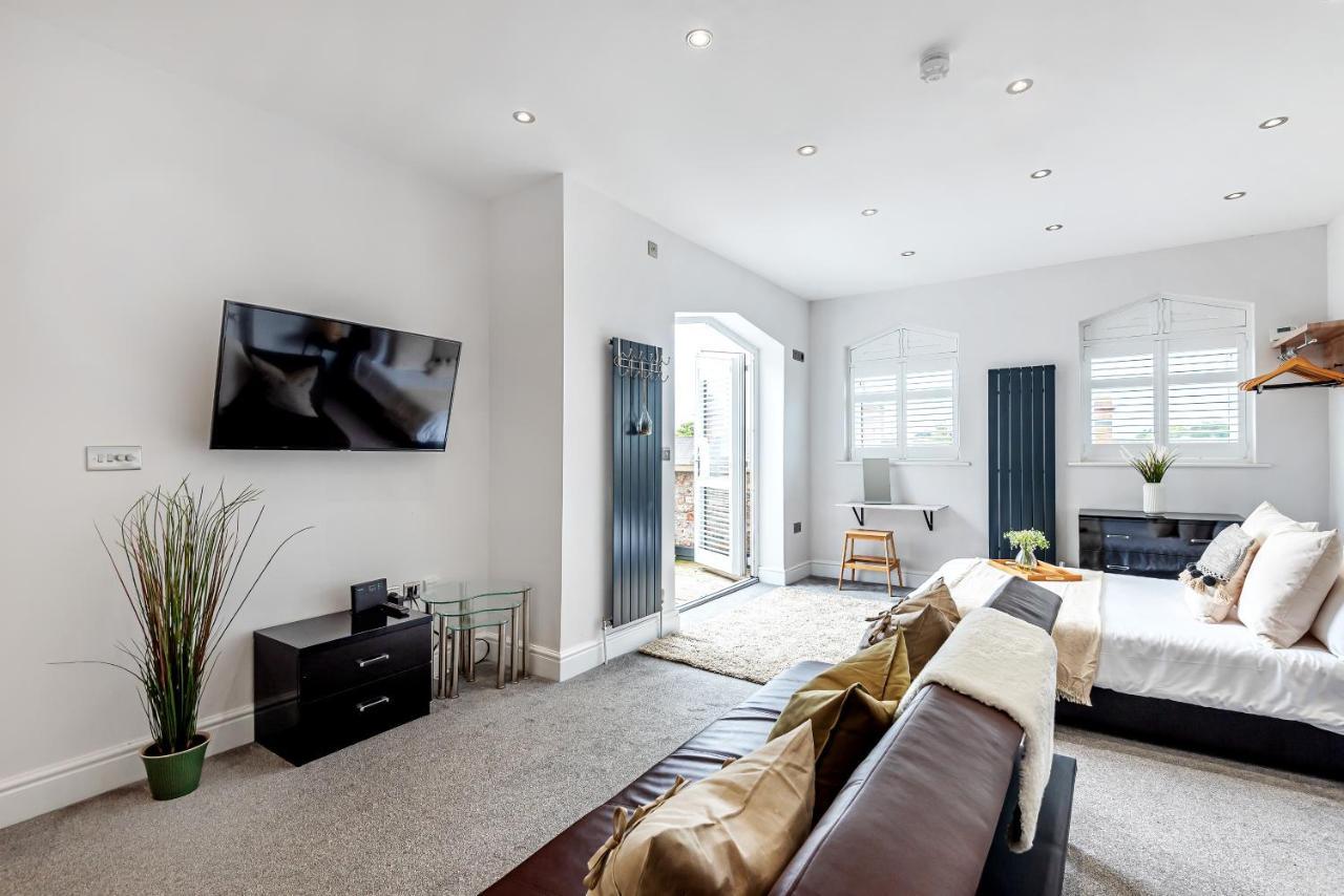 Locket - Cosy With Balcony Apartment