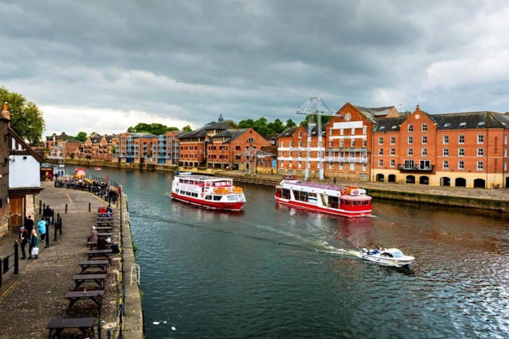 Apartment The Riverside At Woodsmill Quay With Parking York