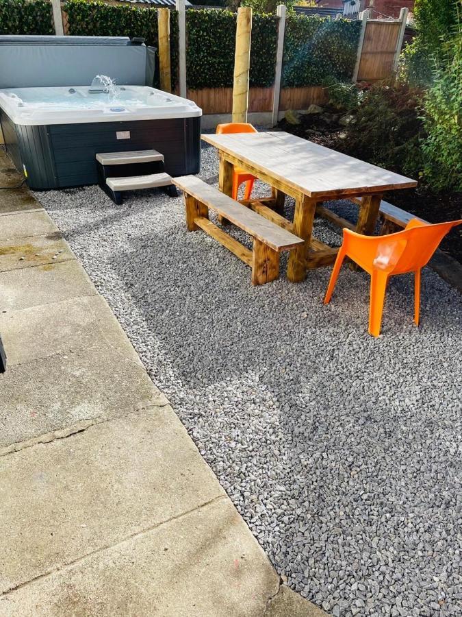 Stylish Hot Tub House With Free Parking! * York