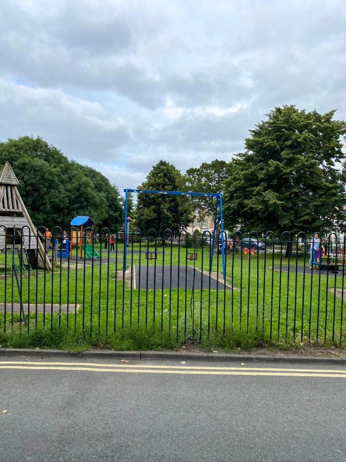 The Warwick - Quaint Victorian With Free Parking