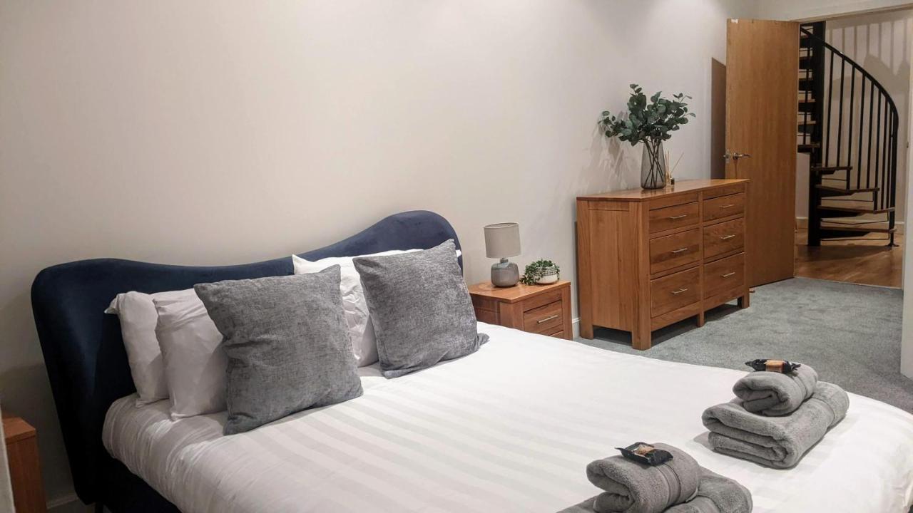 Apartment #huge Master #self Check In #very Central!!! York