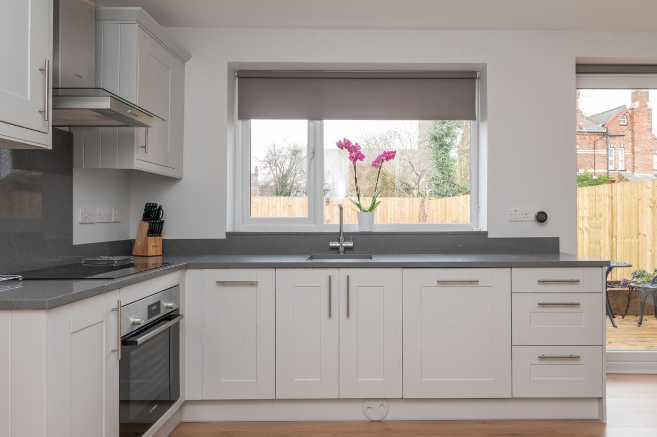 Luxurious Modern House With Garden - Pass The Keys York