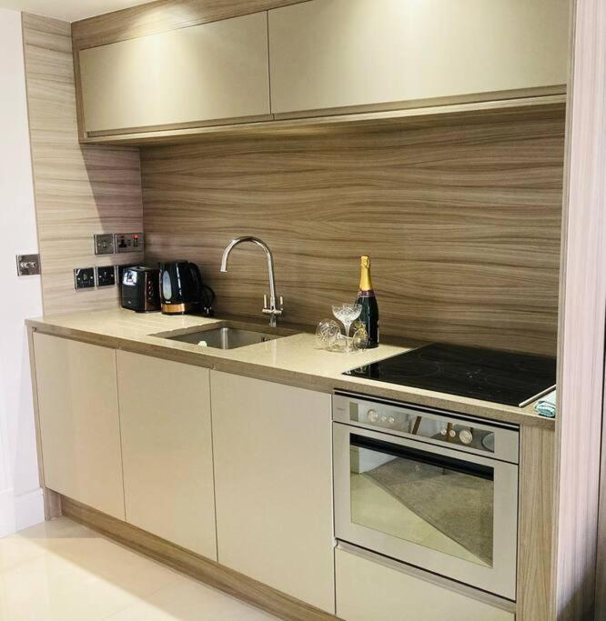 48 Cocoa Suites, Centre * York