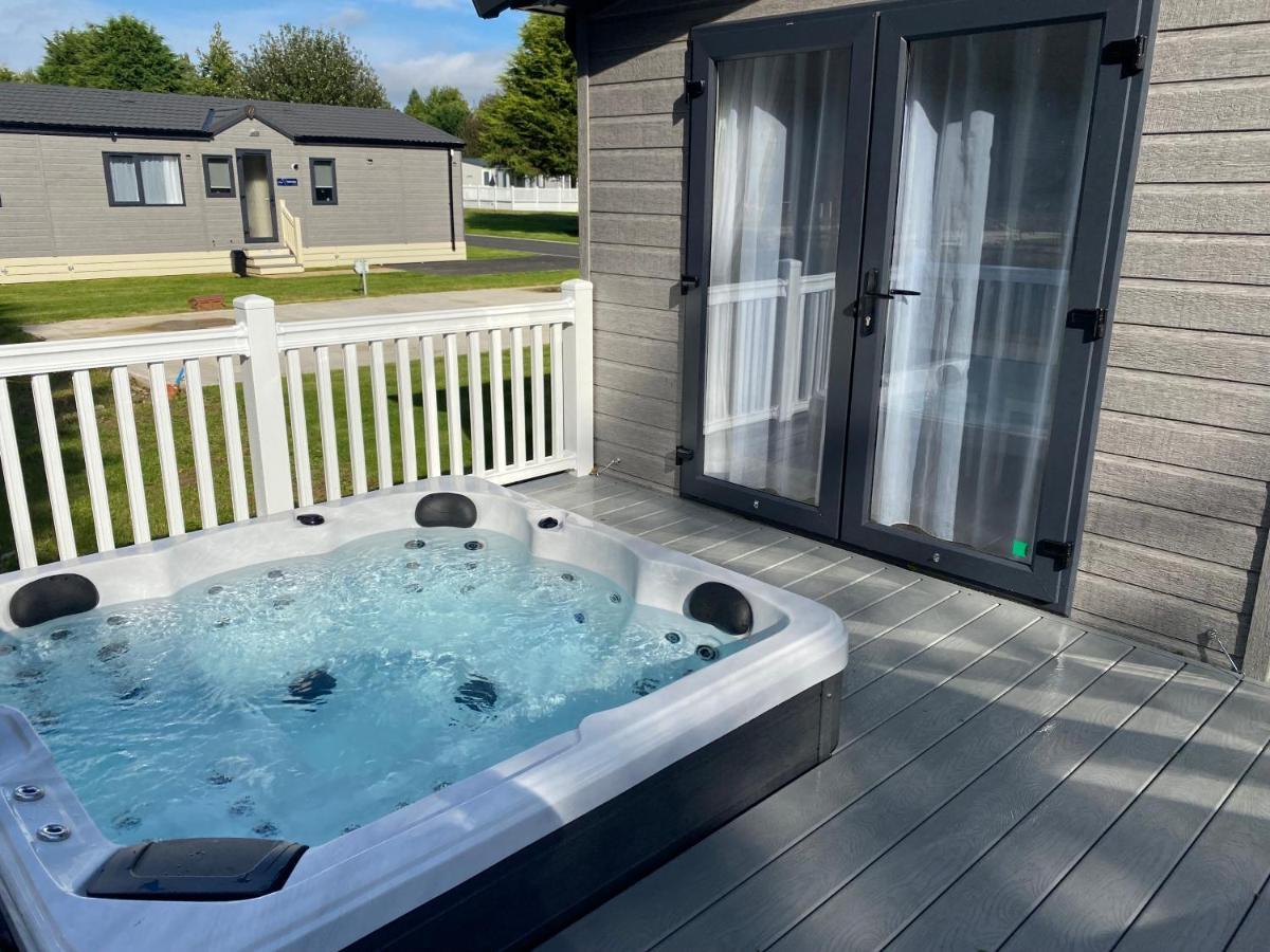 Holiday home Peace With Hot Tub *