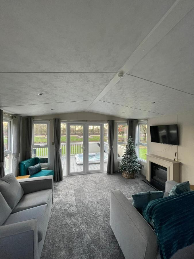 Tarn With Hot Tub Holiday home