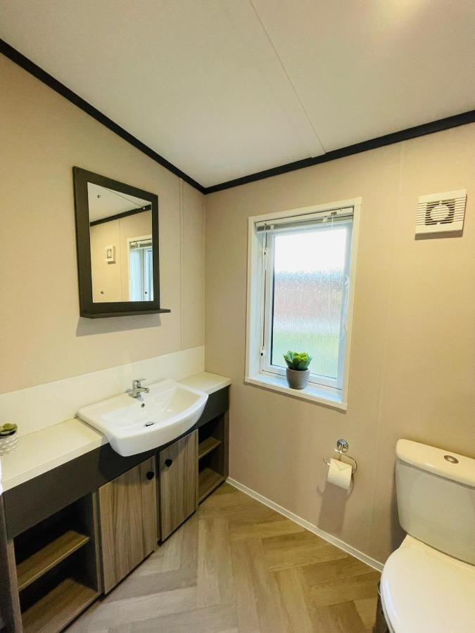 Gleneagles With Hot Tub * York