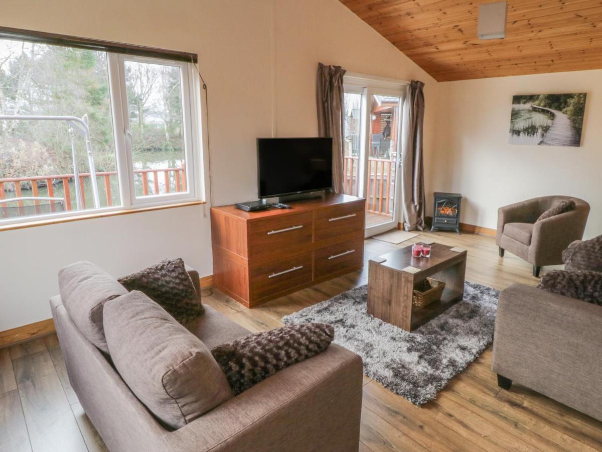 6 Manor Park,