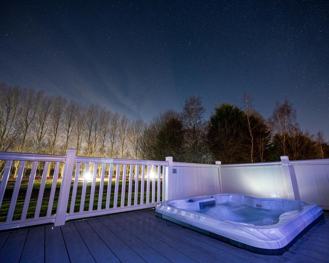 Tarn With Hot Tub Holiday home York