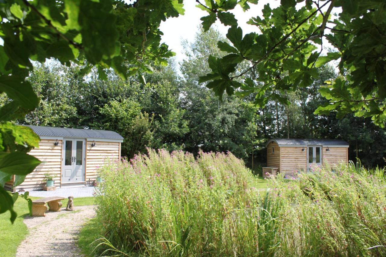 Luxury Shepherds Hut - The Sweet Pea By The *