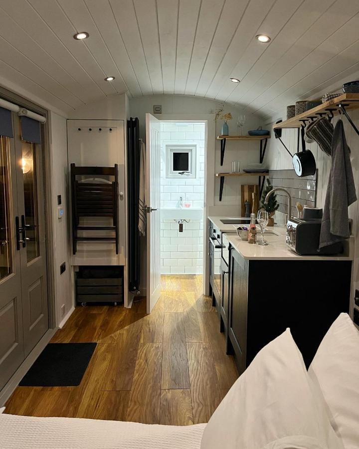 Luxury Shepherds Hut - The Sweet Pea By The York