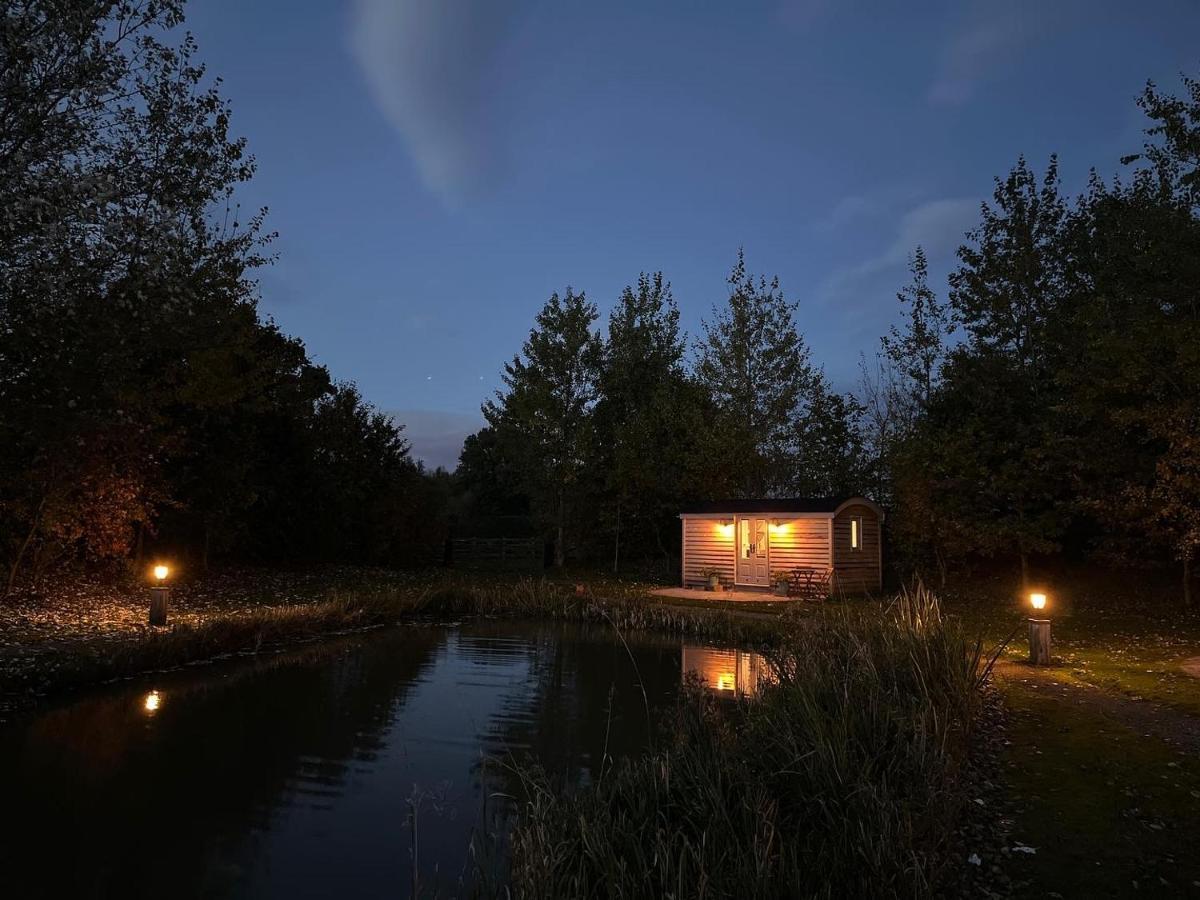 Campsite Luxury Shepherds Hut - The Sweet Pea By The York