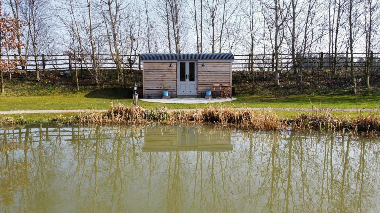 Luxury Shepherds Hut - The Sweet Pea By The Campsite *