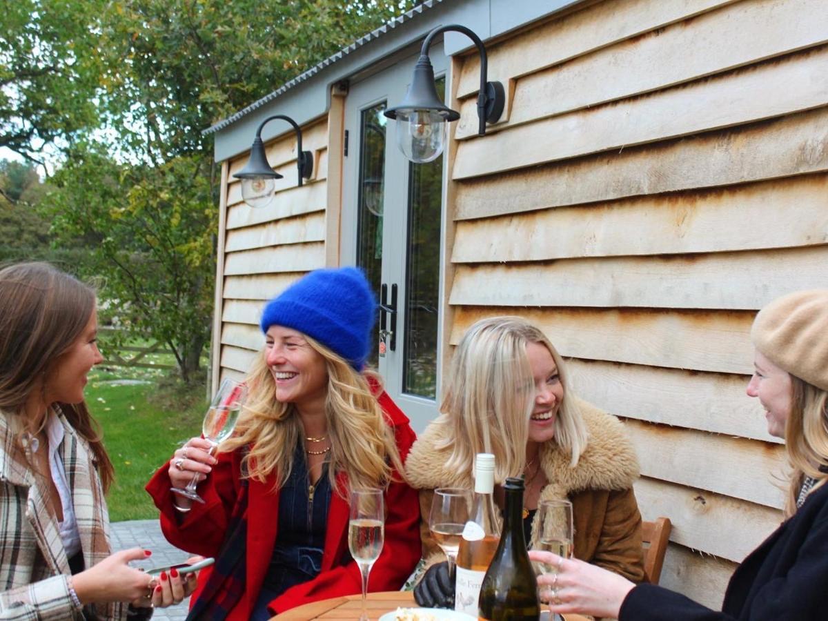 Campsite Luxury Shepherds Hut - The Sweet Pea By The *