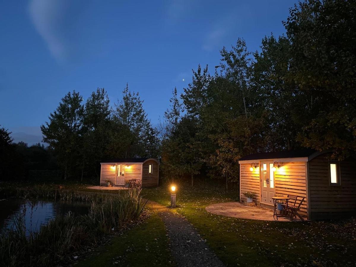 Luxury Shepherds Hut - The Sweet Pea By The Campsite York