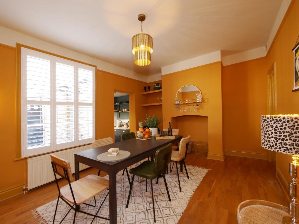 Bar Cottage-city Views-sleeps 5 Holiday home