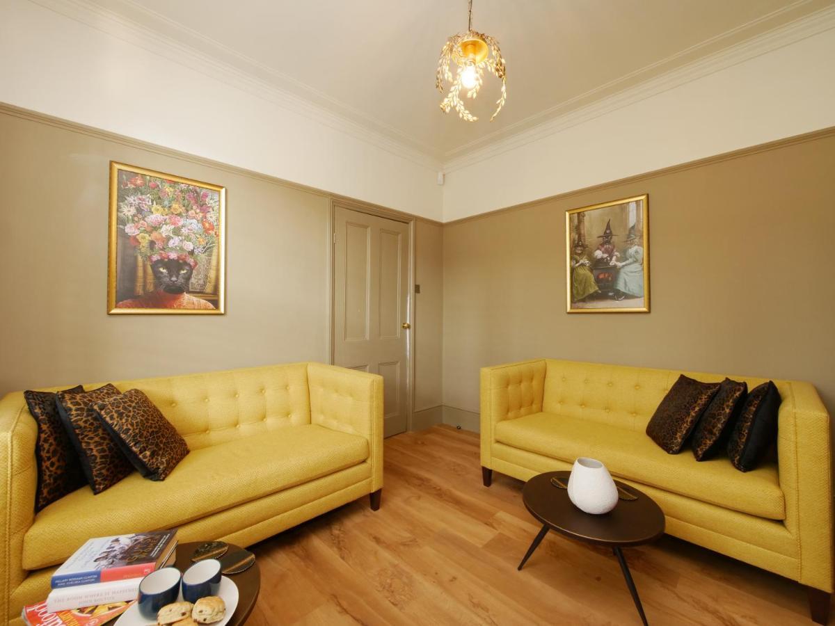 Bar Cottage-city Views-sleeps 5 *