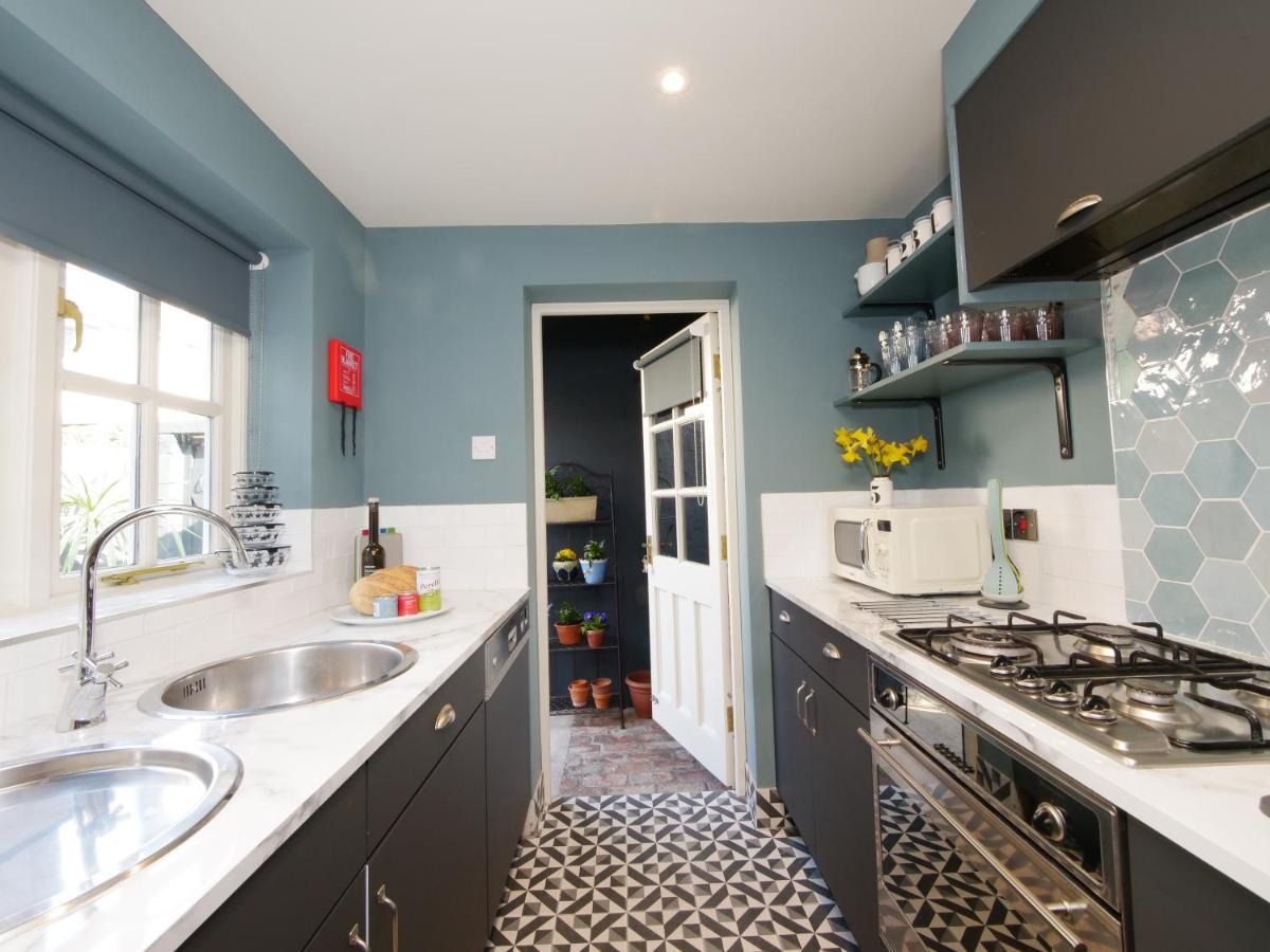 Bar Cottage-city Views-sleeps 5 Holiday home