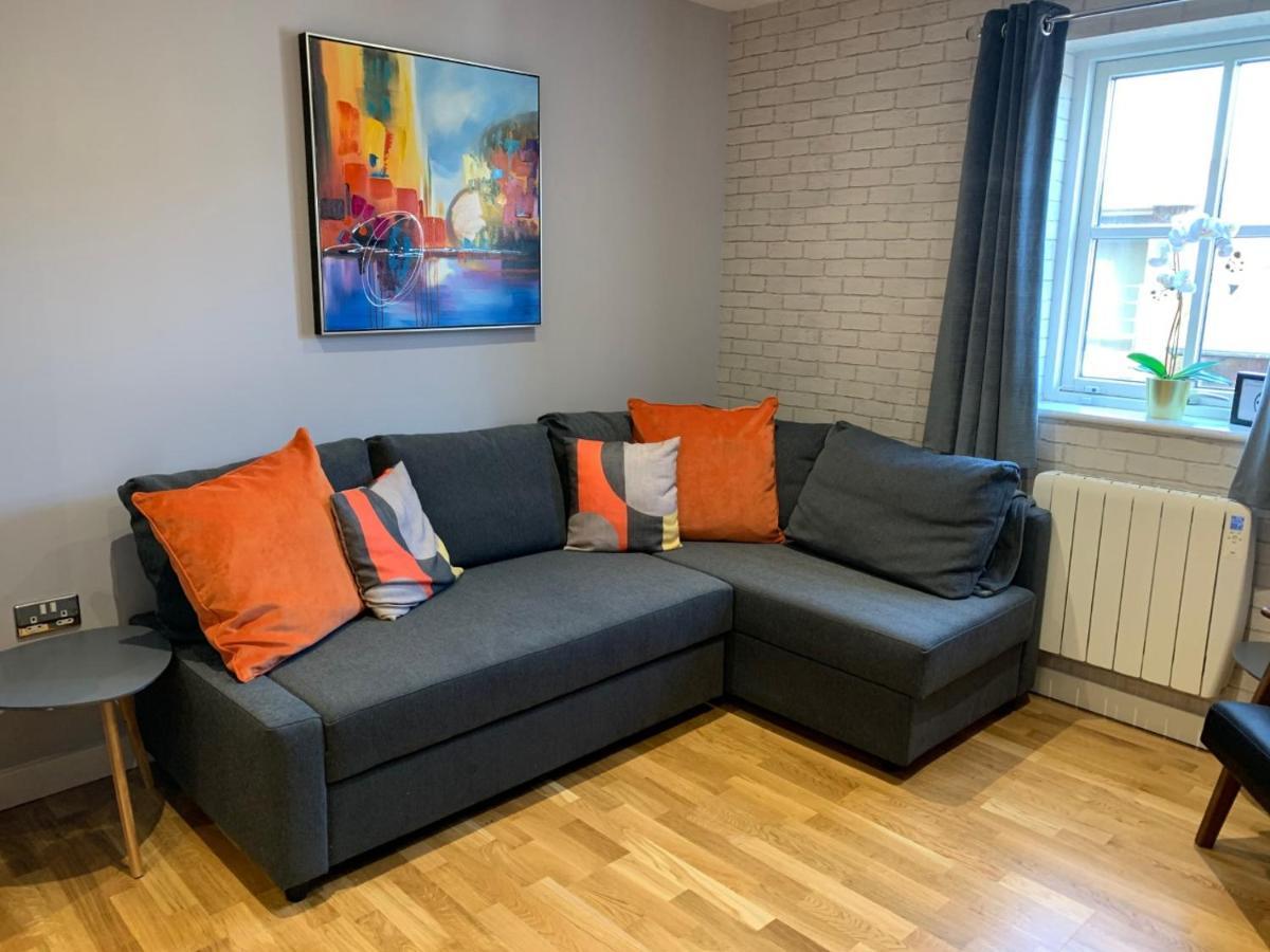 Domus, With Free Secure Parking On Site Apartment