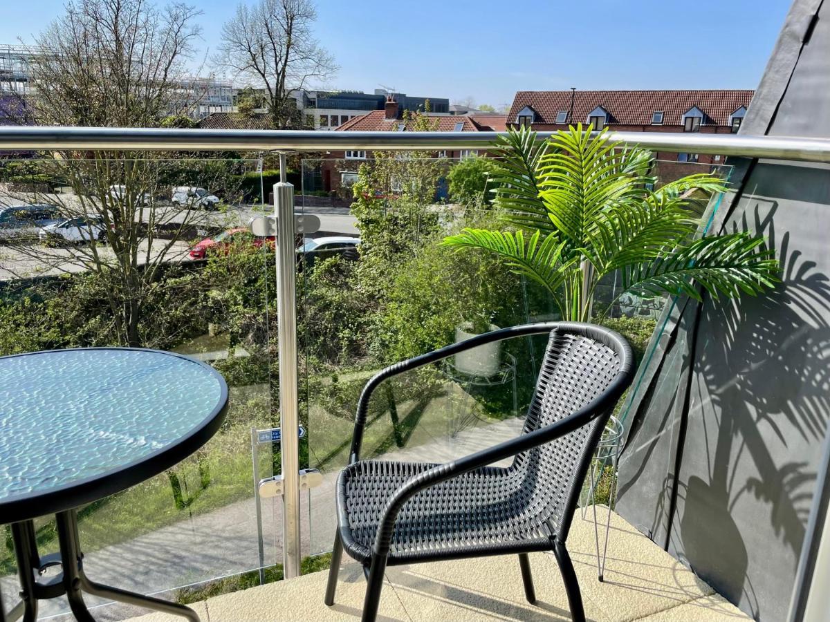 Hawthorn View Apartment