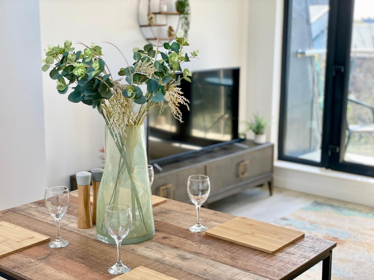Hawthorn View Apartment