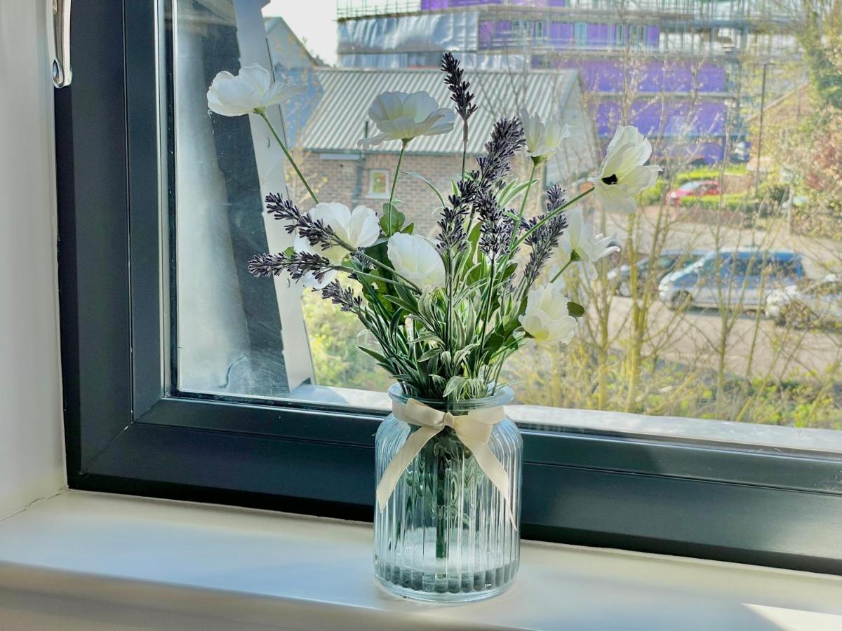 Hawthorn View Apartment