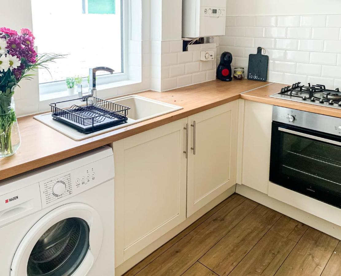 The Groves - Quaint Victorian - Free Parking Holiday home *