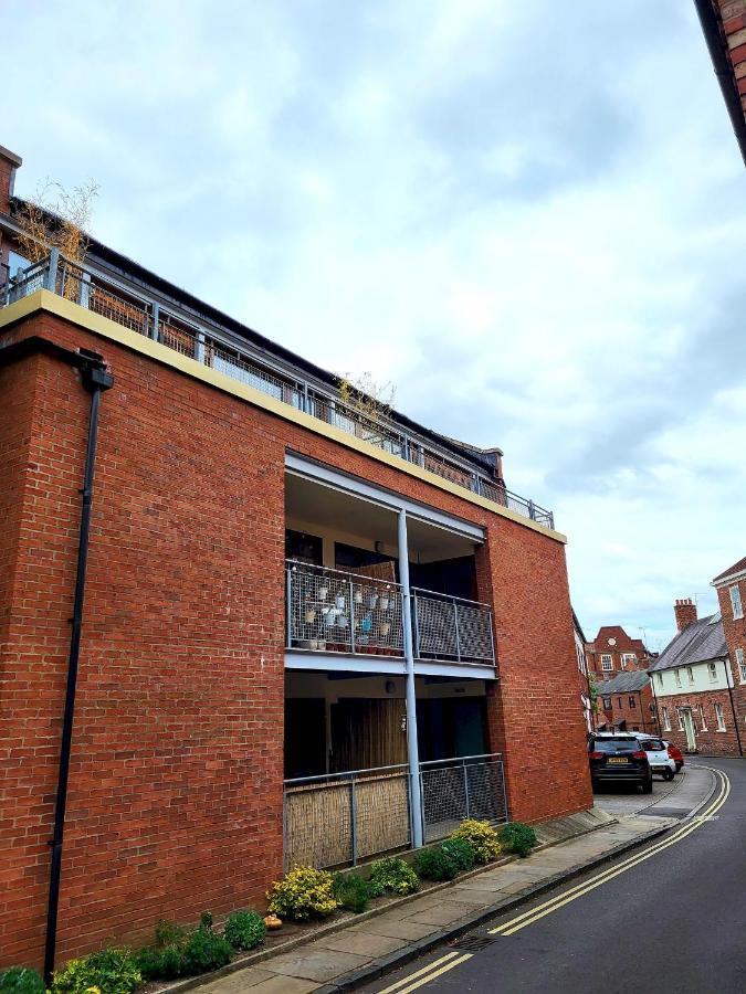 Jacobs Court Apartment *