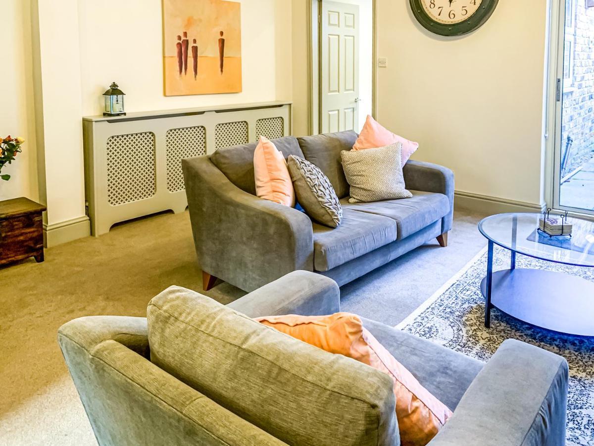 The Vines - Stunning Period With Free Parking Apartment