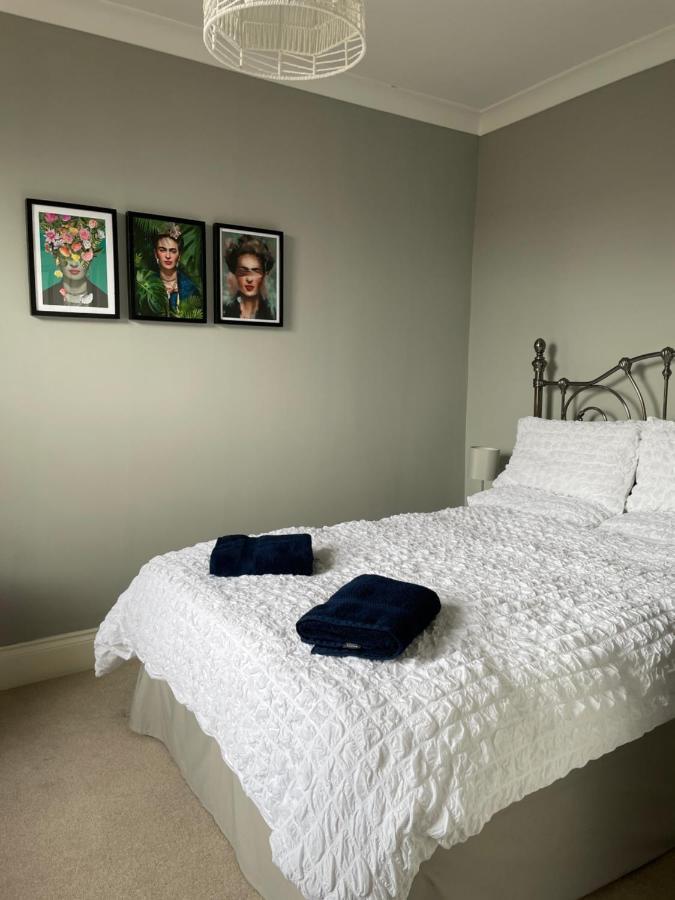 Period Two-bed House, Next To River And Apartment *