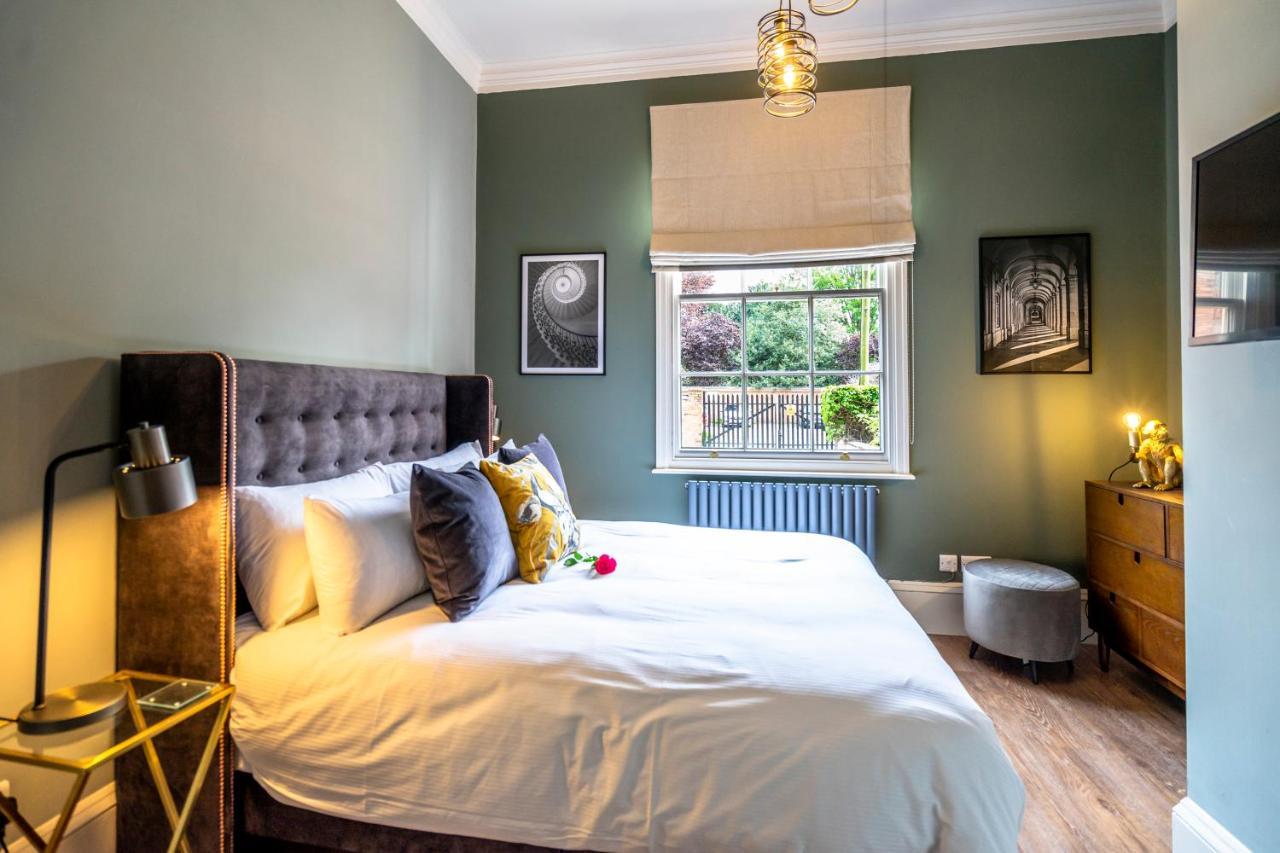 The Chambers At The Dukes Townhouse Apartment