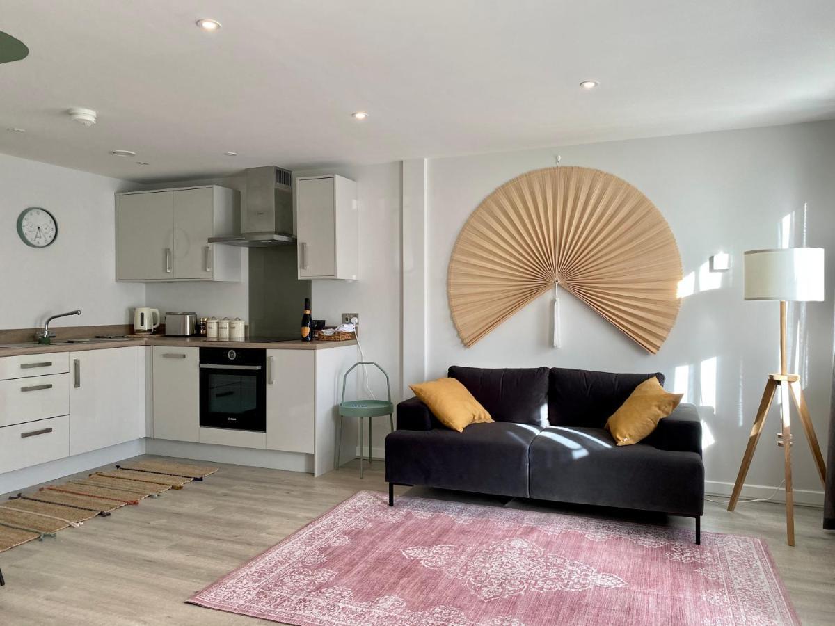 Modern In Quiet With Free Parking - Contemporary New Building