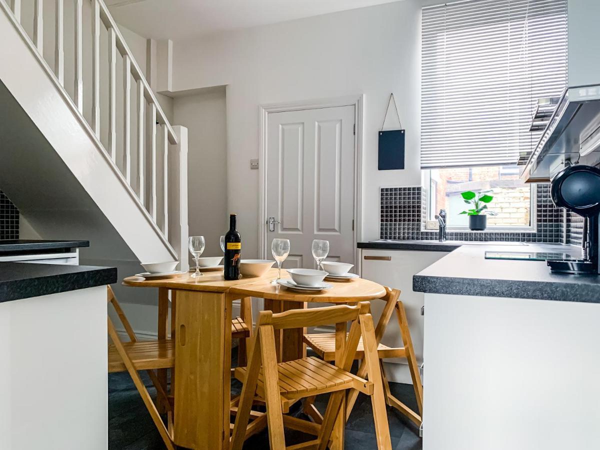 Maple House - Quaint Victorian With Free Parking Apartment