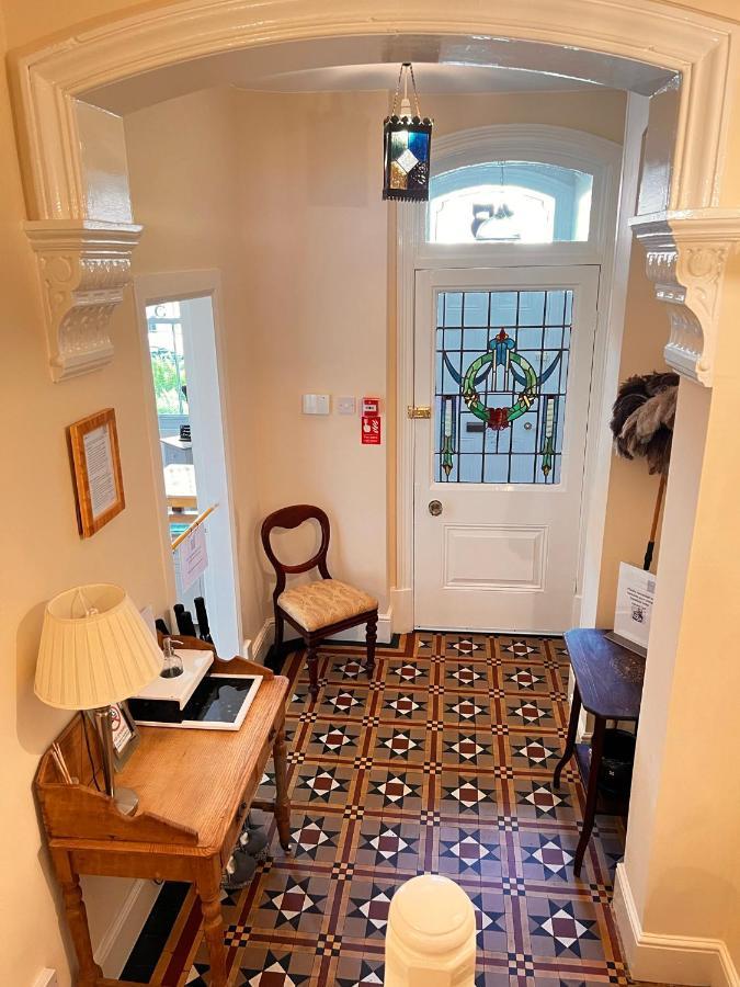 Alcuin Apartment *