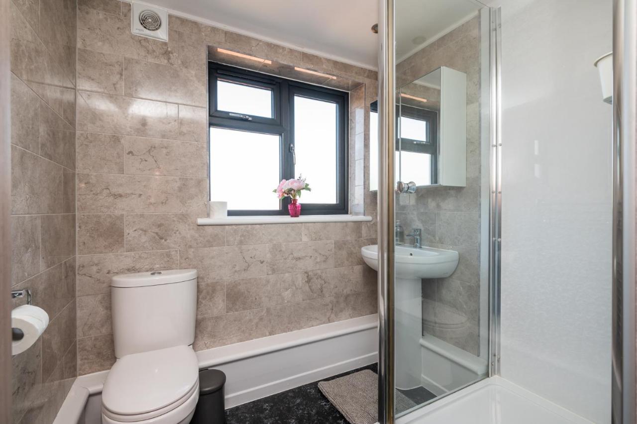 Modern Duplex With 75 Inch Tv I Pass The Keys Apartment *